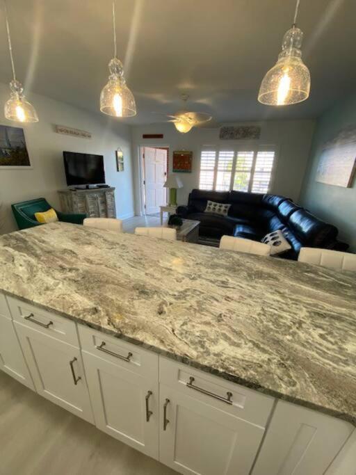 Beachfront Condo On Quiet Treasure Island- 1 Bed St. Pete Beach Ngoại thất bức ảnh
